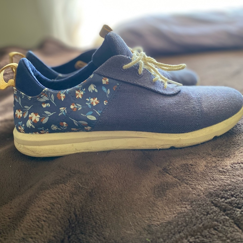 Tom’s Canvas Sneakers